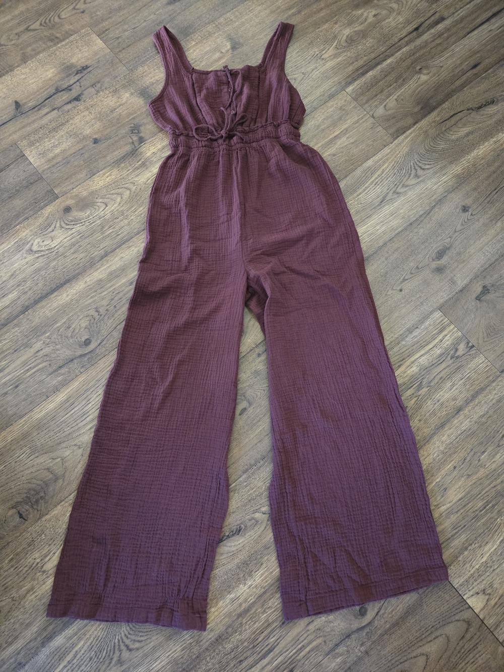 SHEIN Sleeveless Button-Front Wide-Leg Jumpsuit in Burgundy - Picture 2 of 4